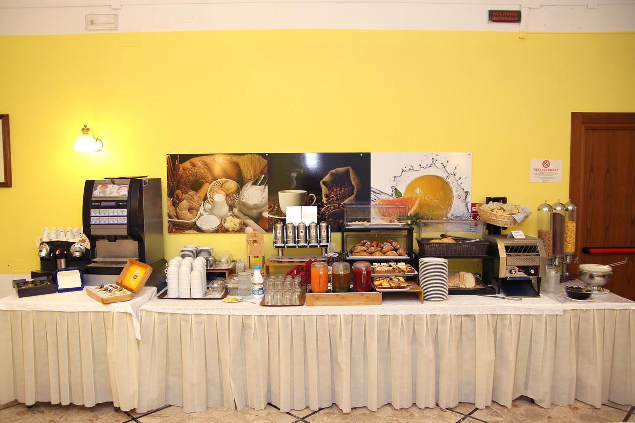 Hotel Veliero Rimini Esterno foto