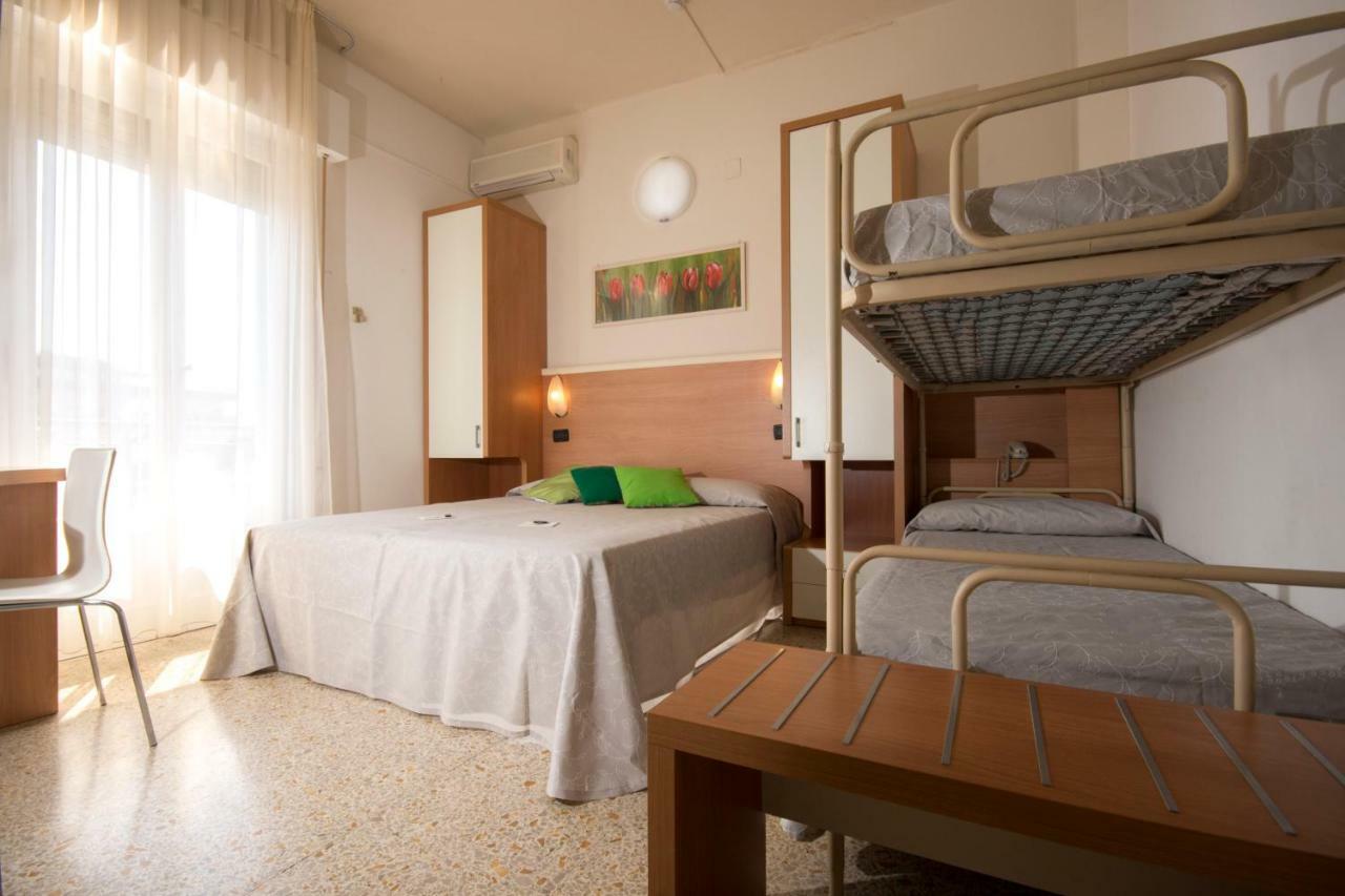 Hotel Veliero Rimini Esterno foto