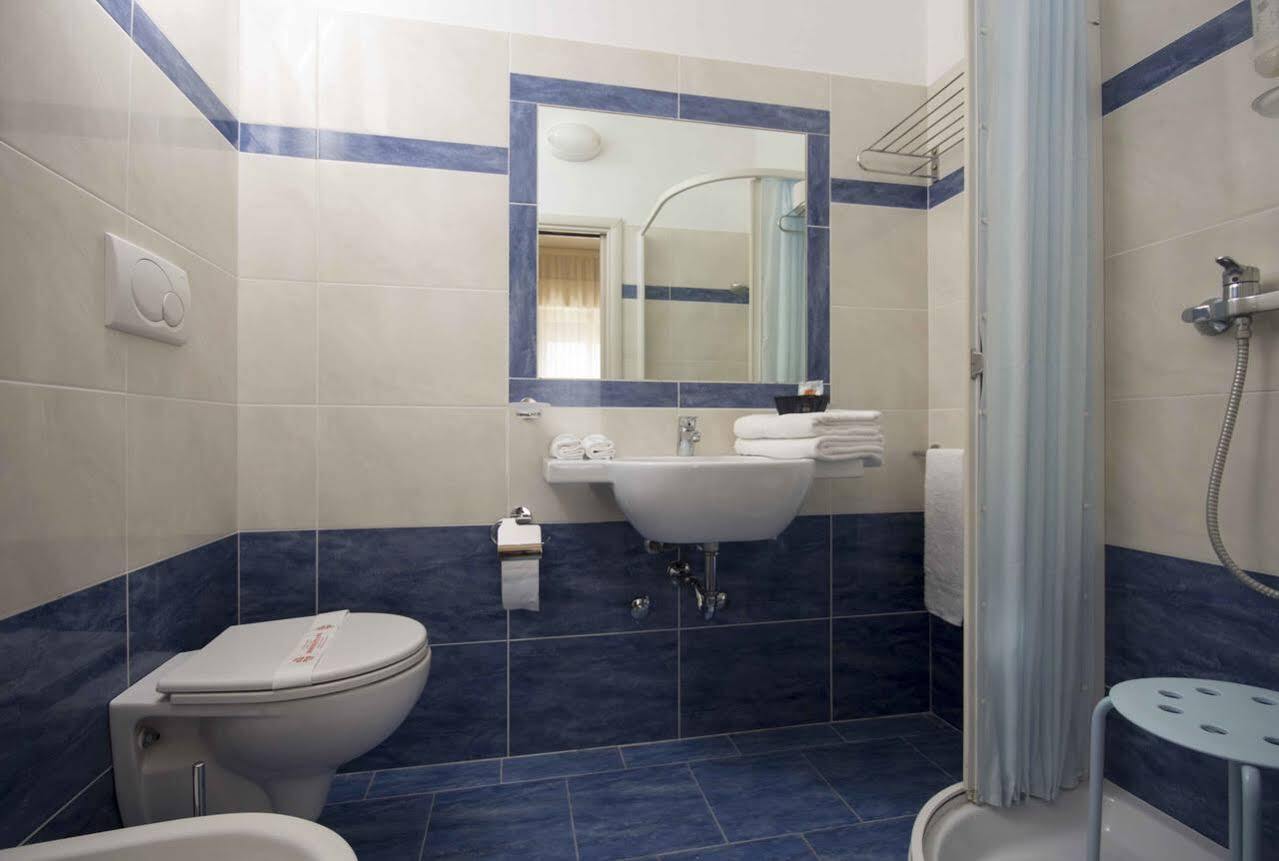 Hotel Veliero Rimini Esterno foto