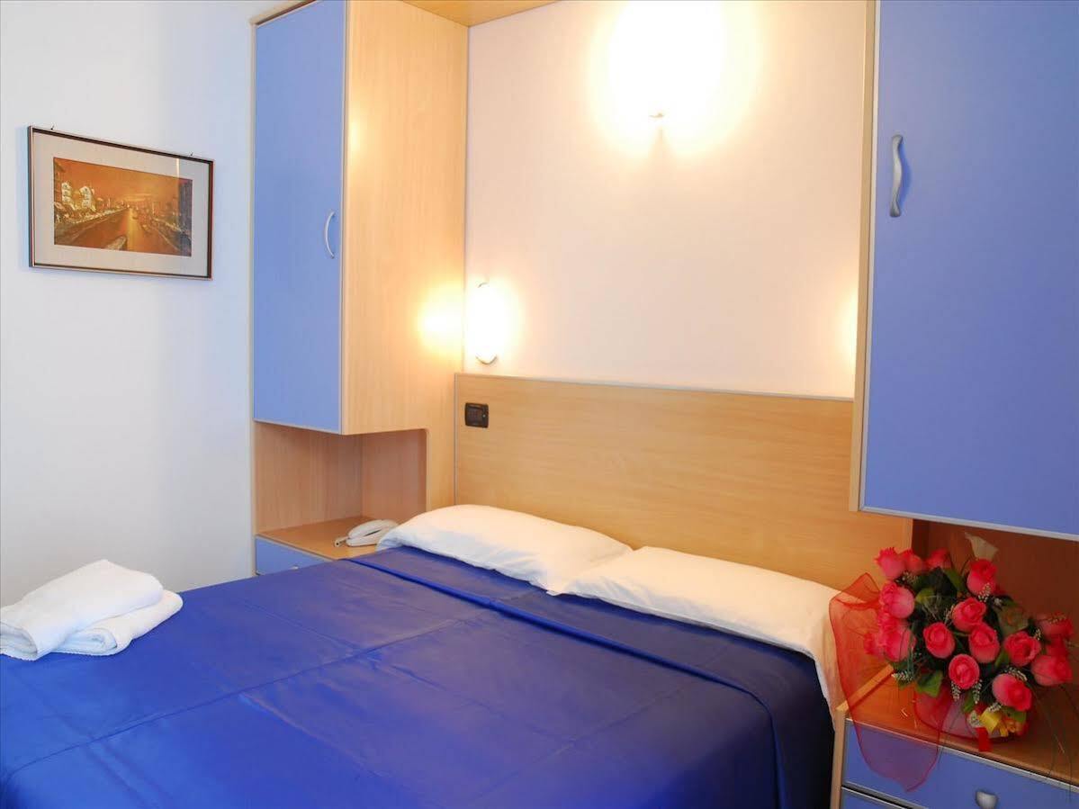 Hotel Veliero Rimini Esterno foto