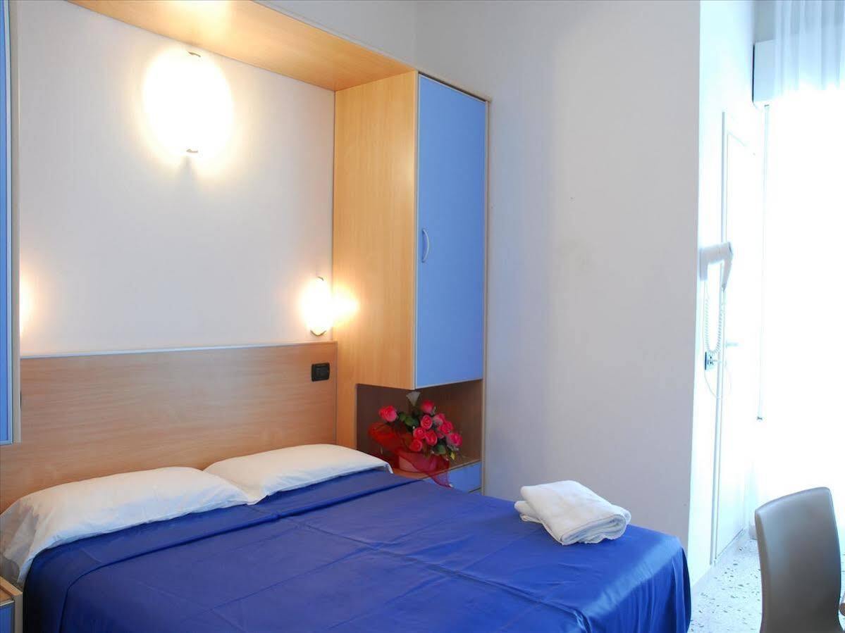 Hotel Veliero Rimini Esterno foto