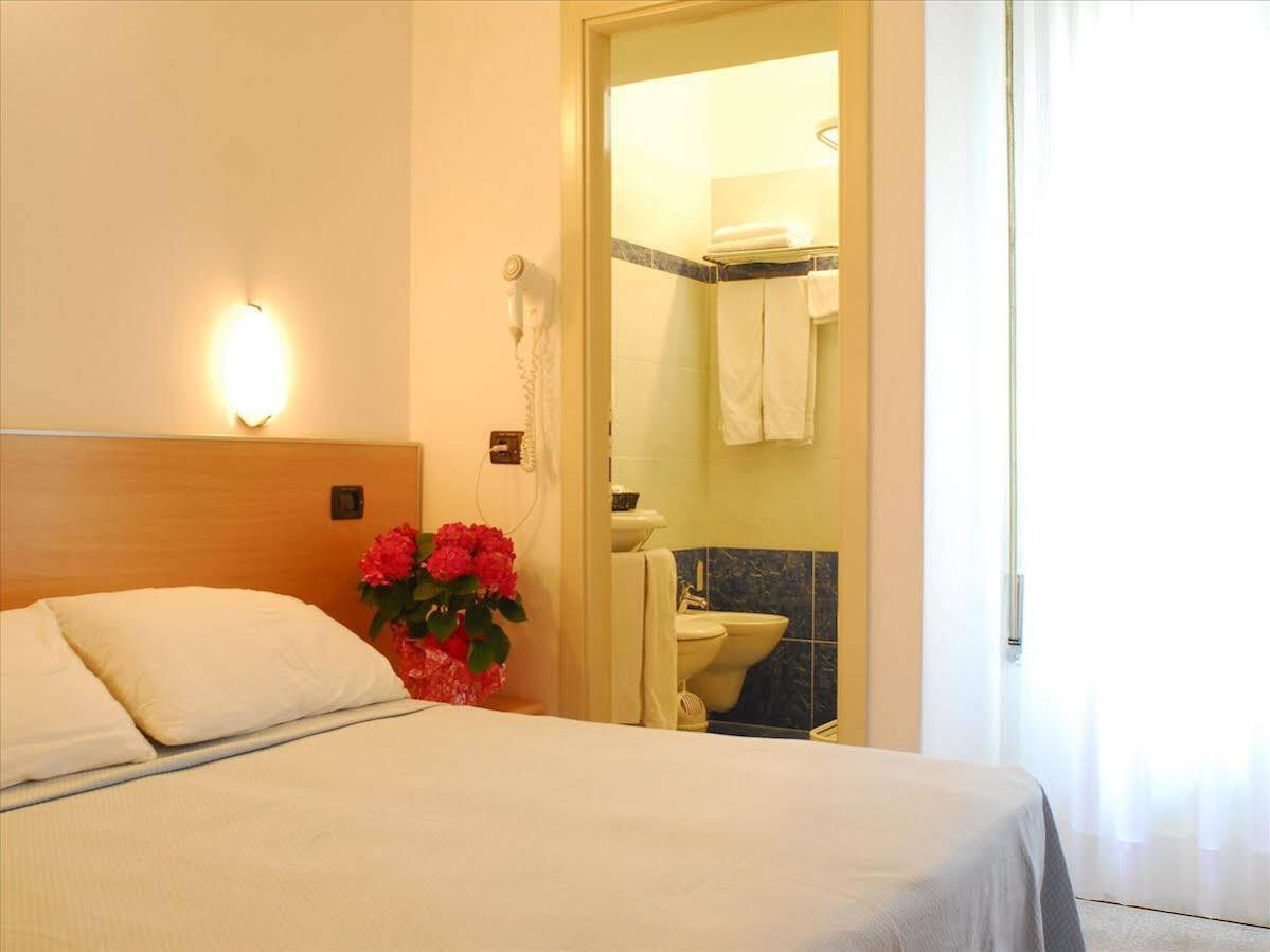 Hotel Veliero Rimini Esterno foto