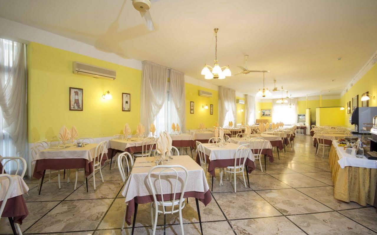 Hotel Veliero Rimini Esterno foto