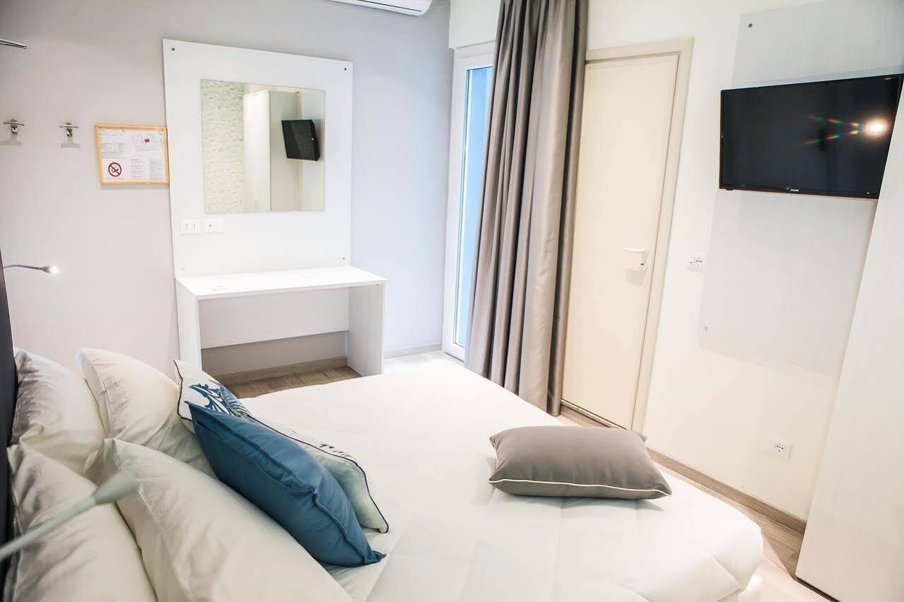 Hotel Veliero Rimini Esterno foto