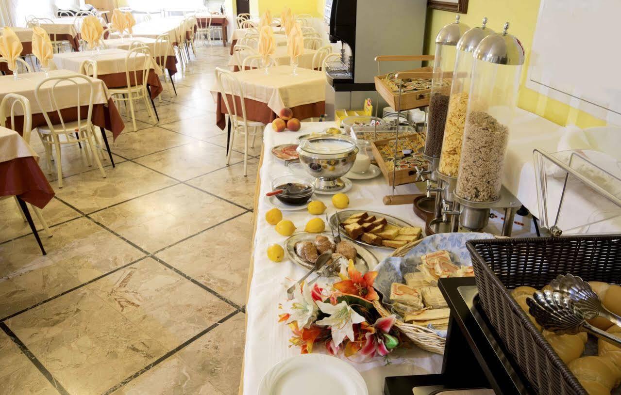Hotel Veliero Rimini Esterno foto